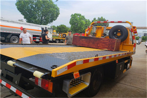 东川区附近拖车电话号码服务